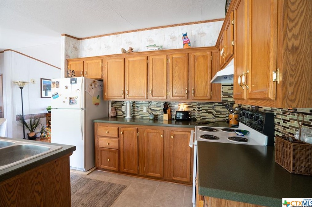 1502 Cyn Trce, New Braunfels TX  78133-2145 exterior