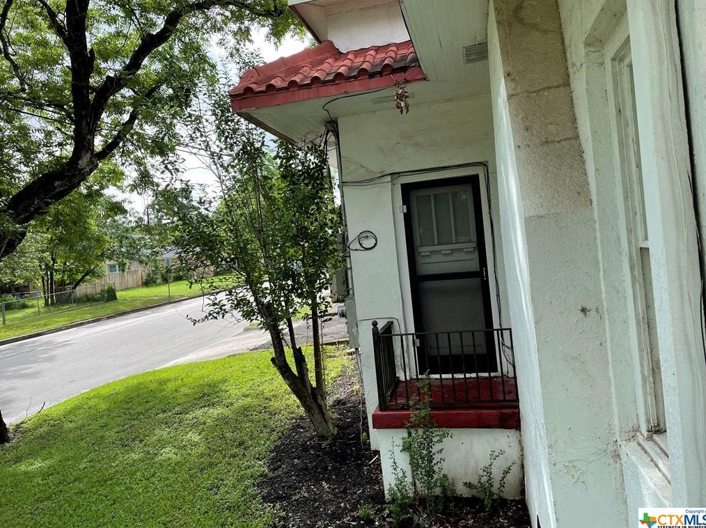 1009 Stonewall St, New Braunfels TX  78130-5841 exterior