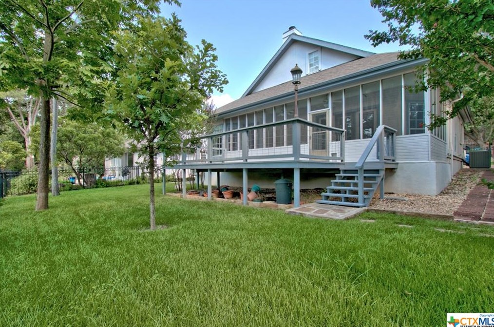 617 Evergreen Ln, New Braunfels TX exterior