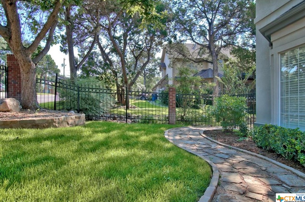 617 Evergreen Ln, New Braunfels TX exterior