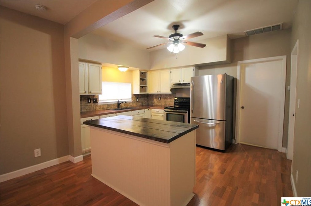 604 Academy Ave, New Braunfels TX  78130-4702 exterior