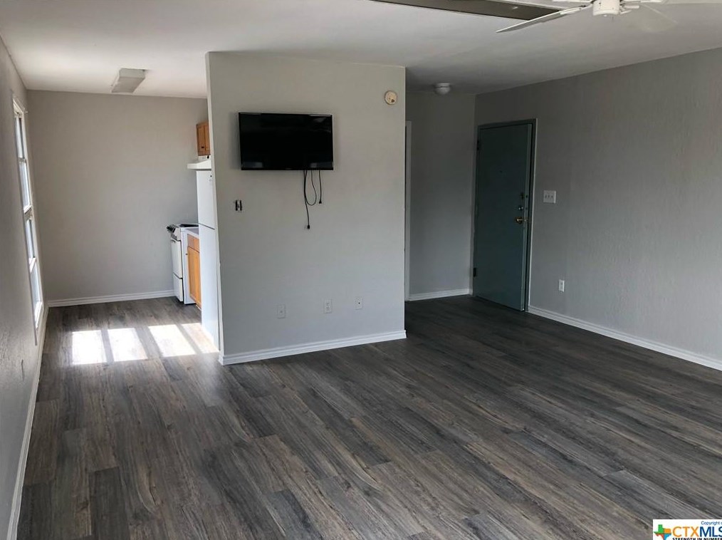 222 E Hutchison St #201, San Marcos, TX 78666