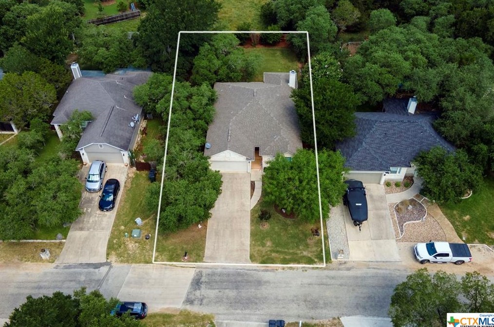 6 Sweetwater Cir, Woodcreek, TX 78676-2816