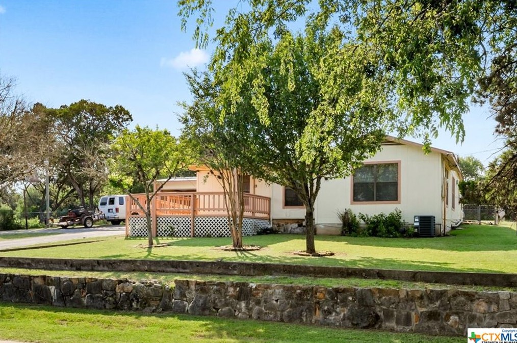 1504 Marlton St, San Marcos TX  78666-2638 exterior