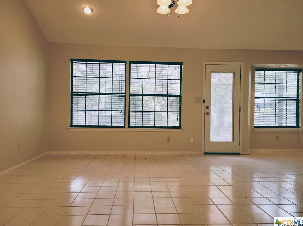 609 Dartmouth St, San Marcos, TX 78666