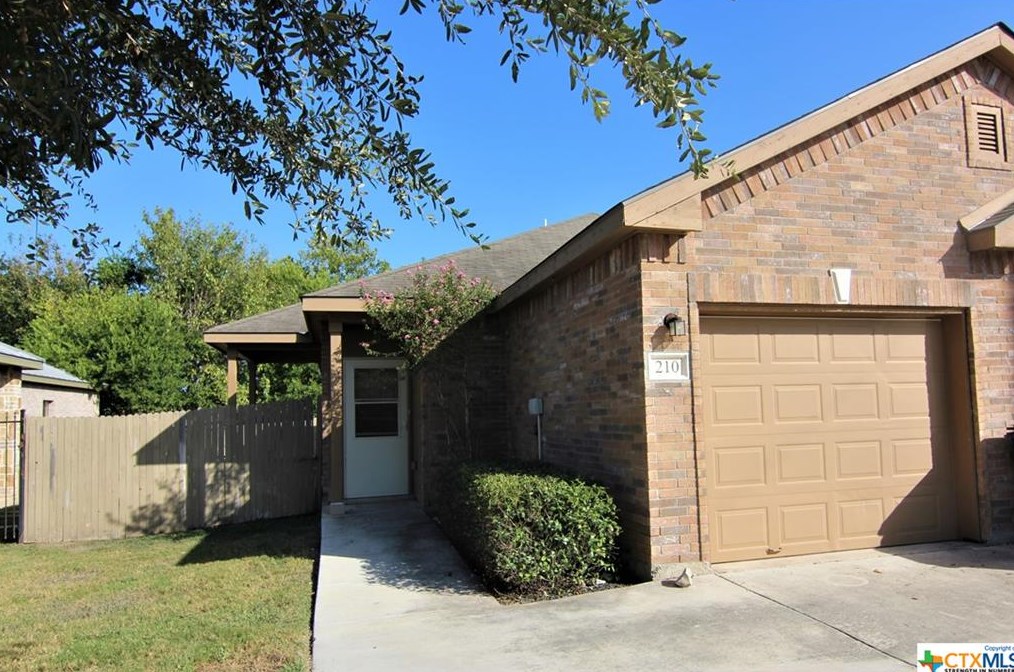 210 Anne Louise Dr, New Braunfels, TX 78130