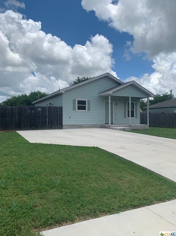 2311 Lincoln St, Seguin, TX 78155