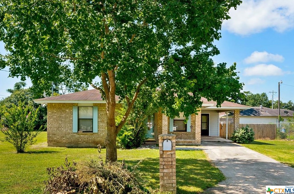 767 Mitchell Ave, Seguin, TX 78155