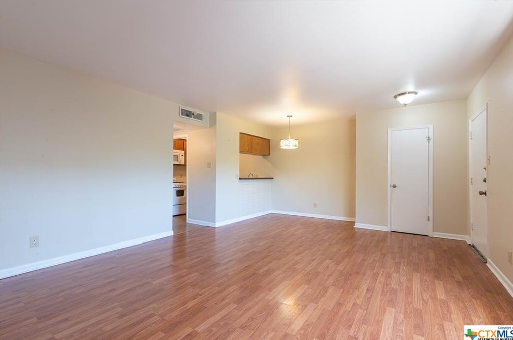 203 E Bowie St #20, Stairtown, TX 78648