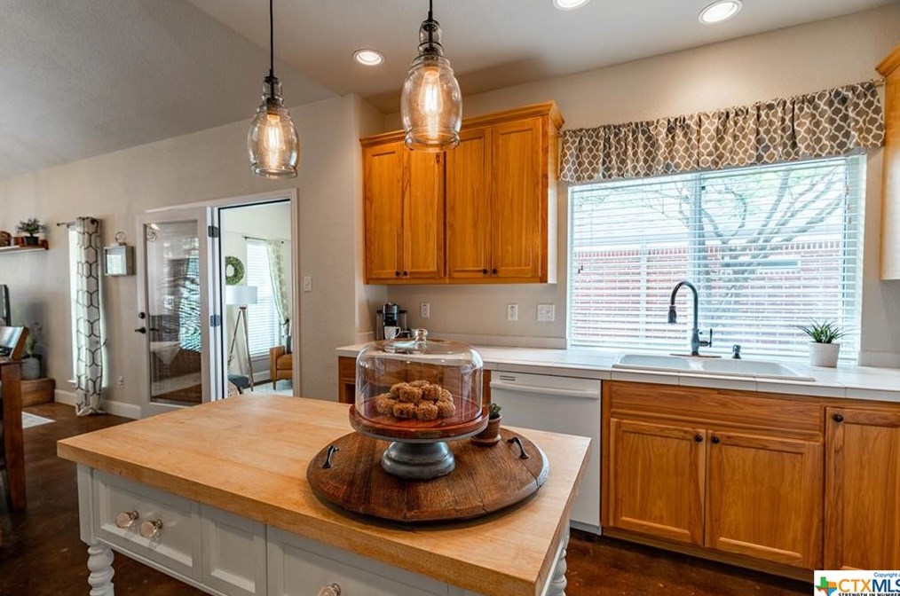 2317 Cotton Blvd, New Braunfels TX  78130-2487 exterior