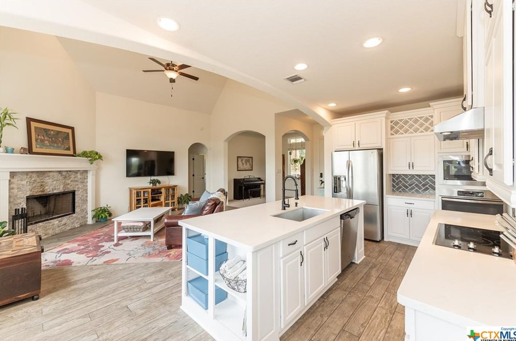 1882 Rush Crk, New Braunfels TX 78133-5992 exterior