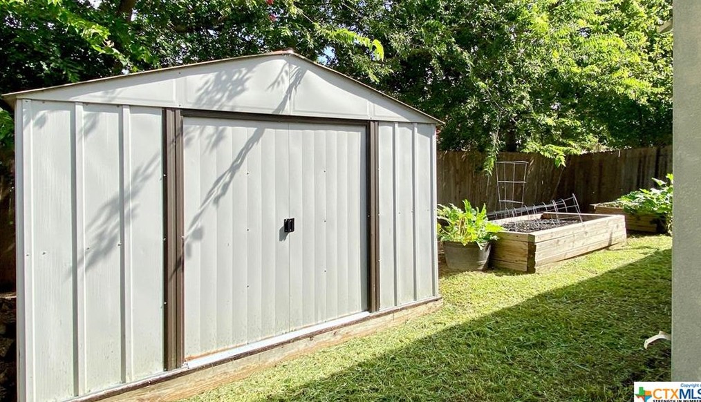 216 Dogwood Dr, New Braunfels TX 78130-4899 exterior