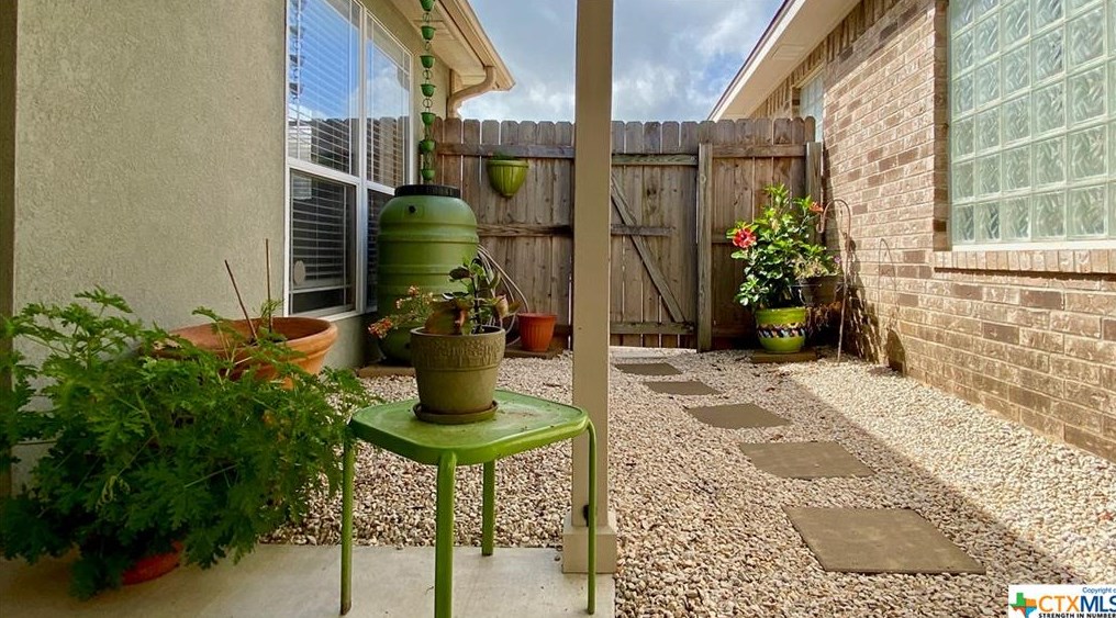 216 Dogwood Dr, New Braunfels TX 78130-4899 exterior