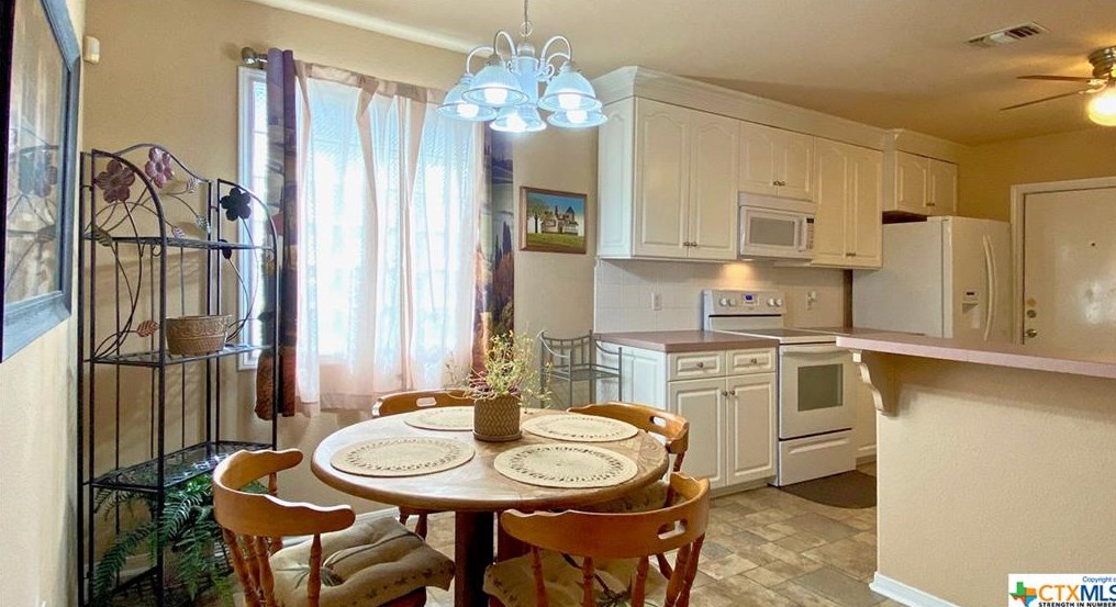 216 Dogwood Dr, New Braunfels TX 78130-4899 exterior