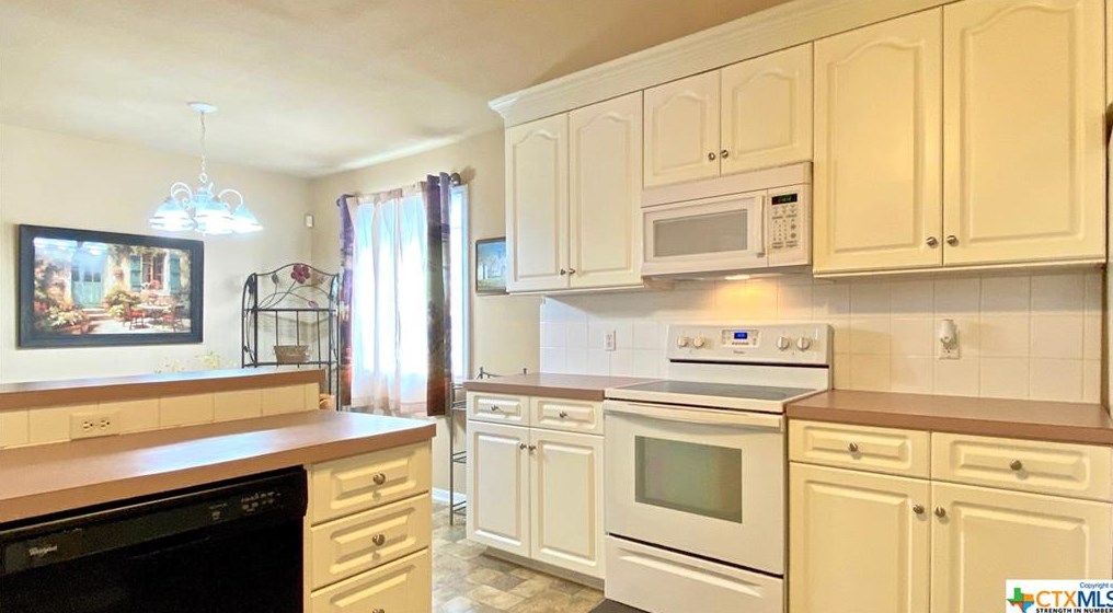 216 Dogwood Dr, New Braunfels TX 78130-4899 exterior