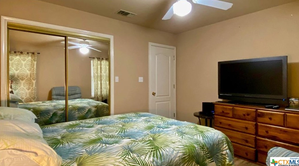 216 Dogwood Dr, New Braunfels TX 78130-4899 exterior