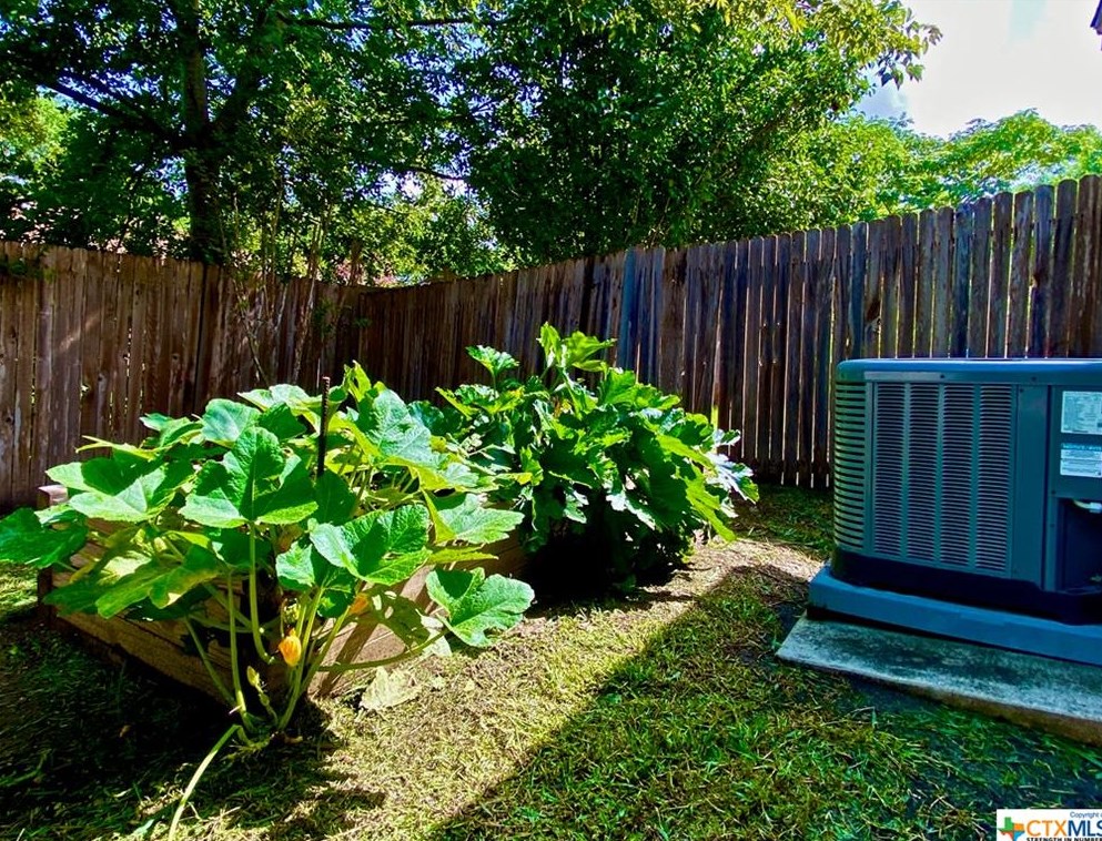 216 Dogwood Dr, New Braunfels TX 78130-4899 exterior