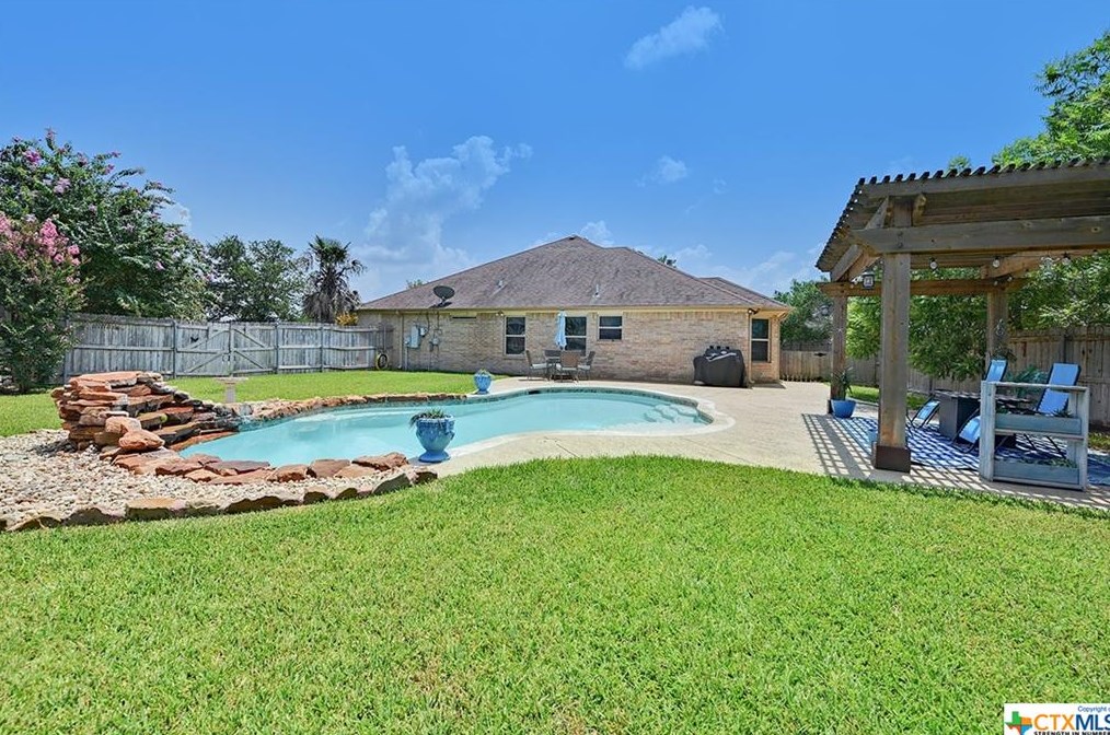 106 Black Walnut Ct, Nolanville, TX 76559-2527