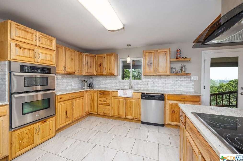 25 Royal Crst, New Braunfels, TX 78130-6174