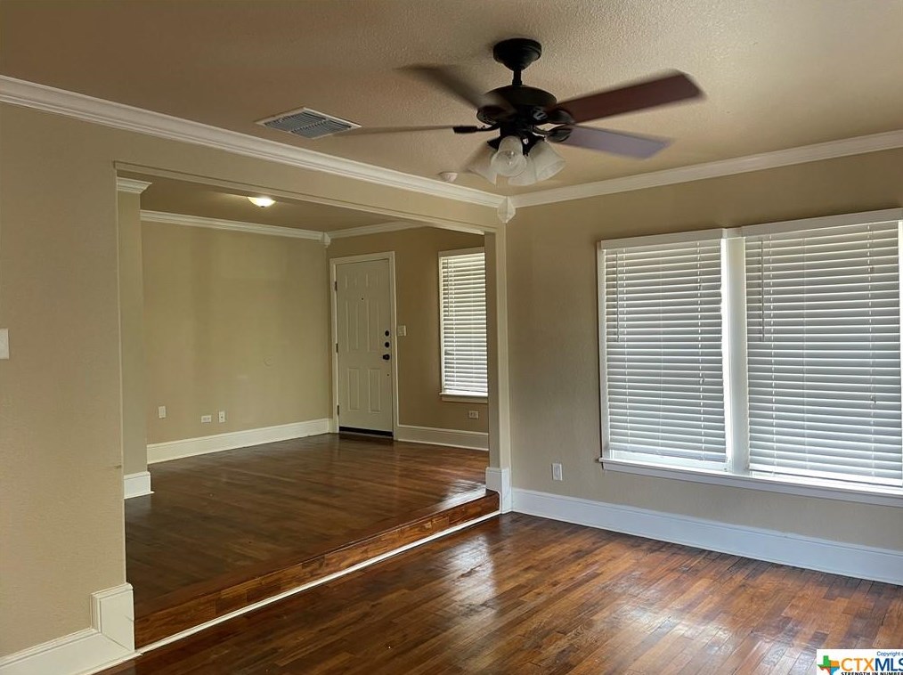 733 S Hill Ave, New Braunfels, TX 78130