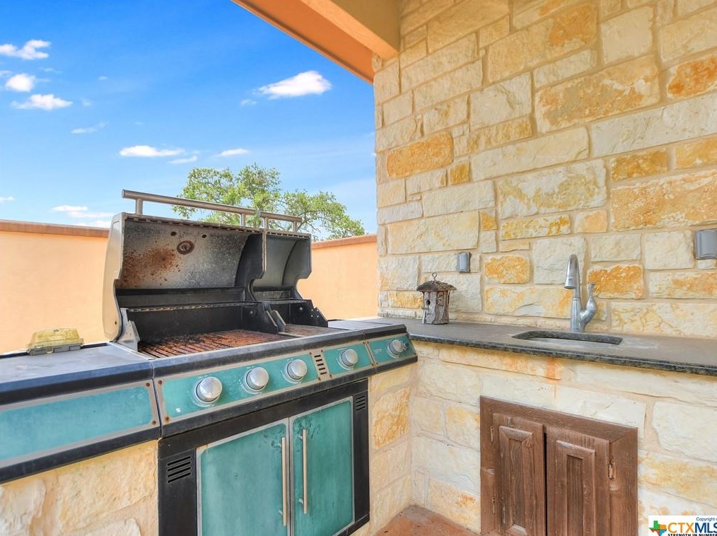 1034 Ranger Rdg, New Braunfels TX 78132-1841 exterior