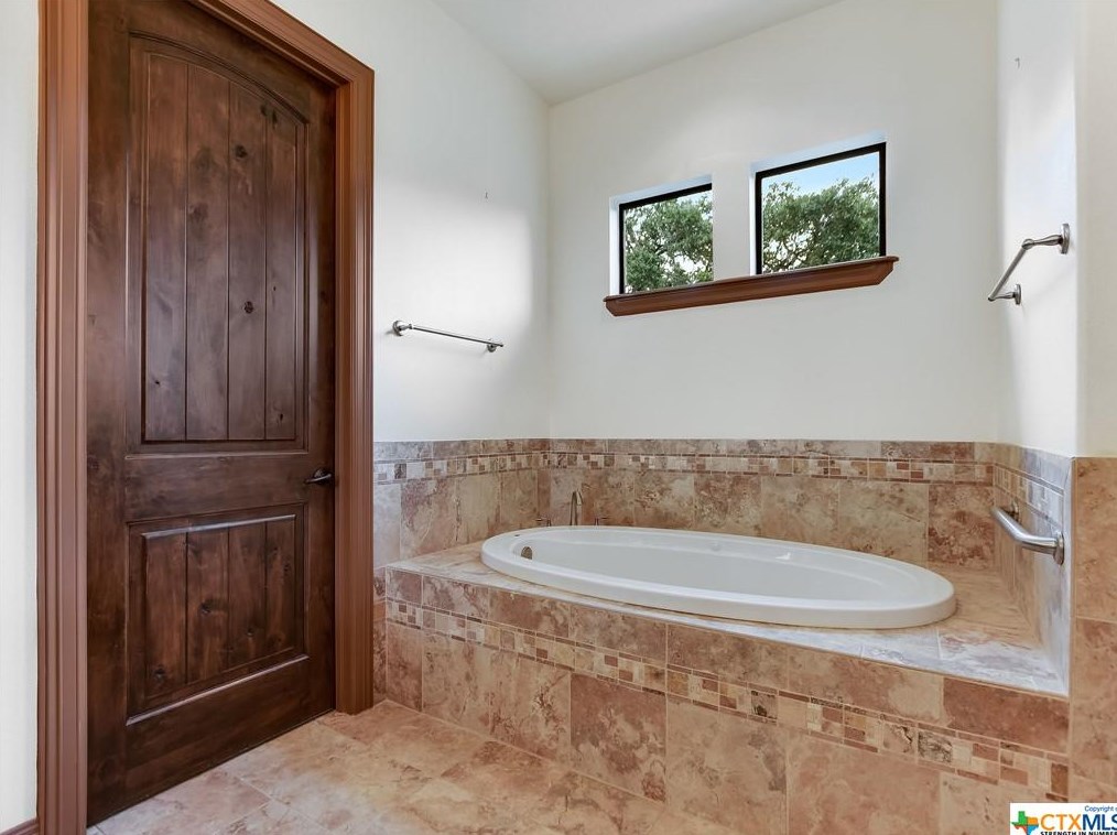 1034 Ranger Rdg, New Braunfels TX 78132-1841 exterior