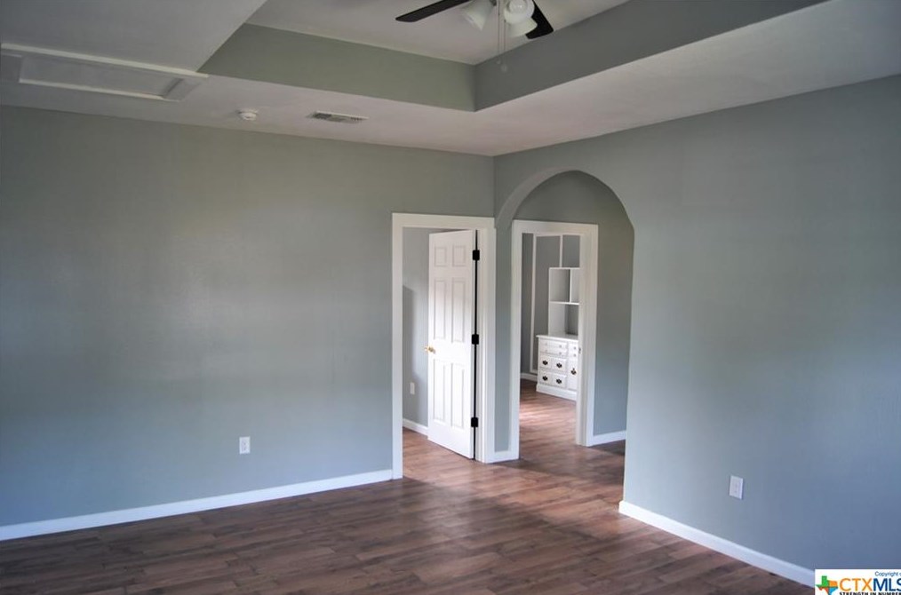 211 E Hugo St, Pearl City, TX 77995