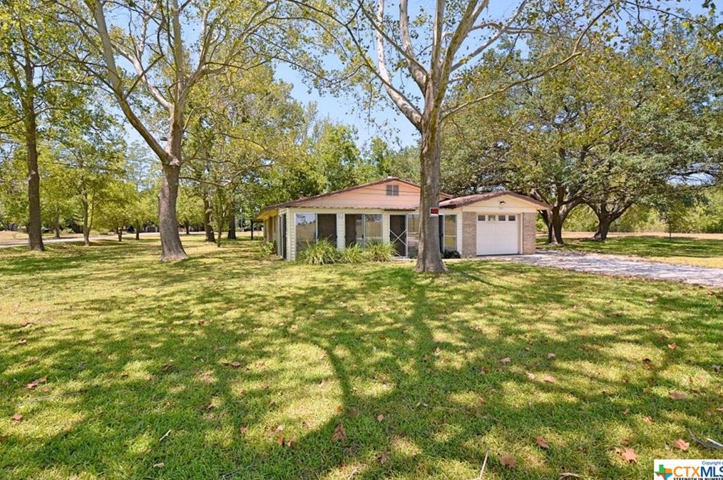 372 Camp Willow Rd, New Braunfels, TX 78130