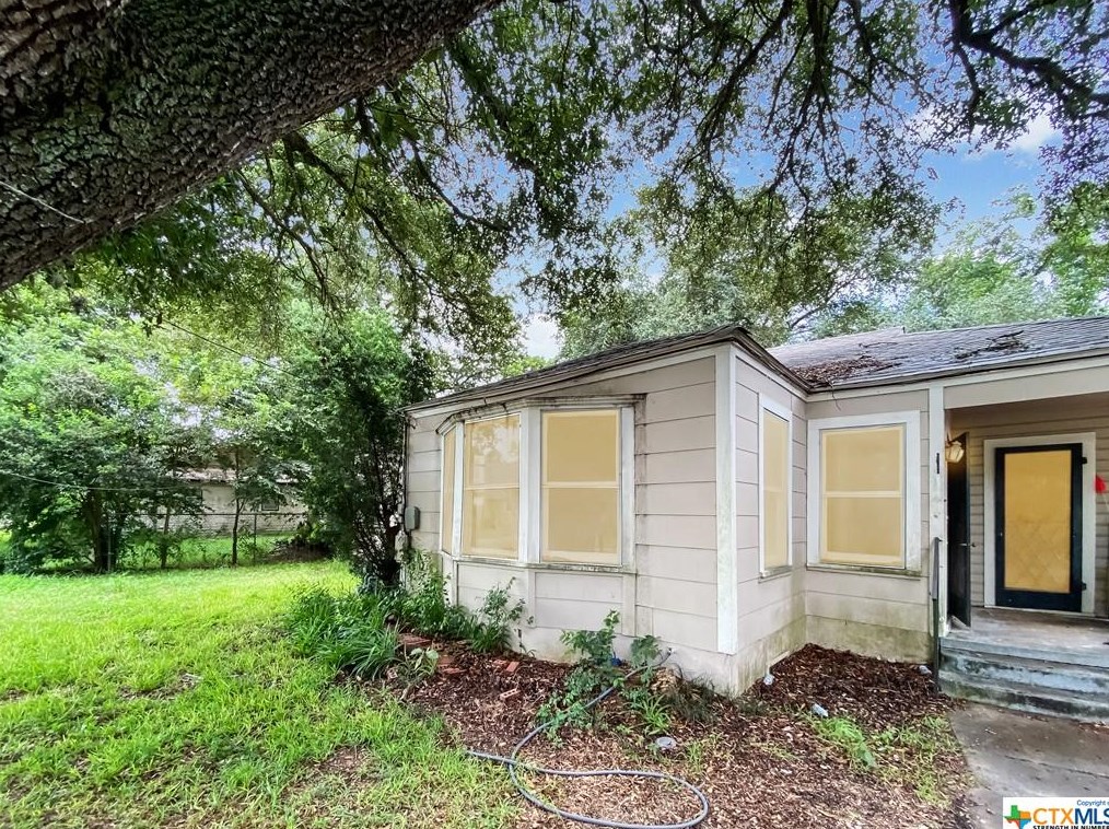 1113 N Hamilton St, Nickel, TX 78629