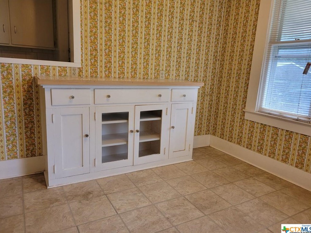 523 Elm St, Seguin, TX 78155