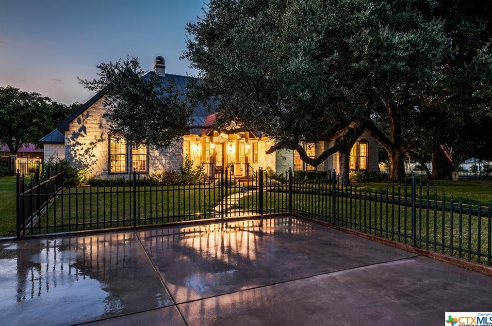 185 Lakeview Blvd, New Braunfels, TX 78130-8101