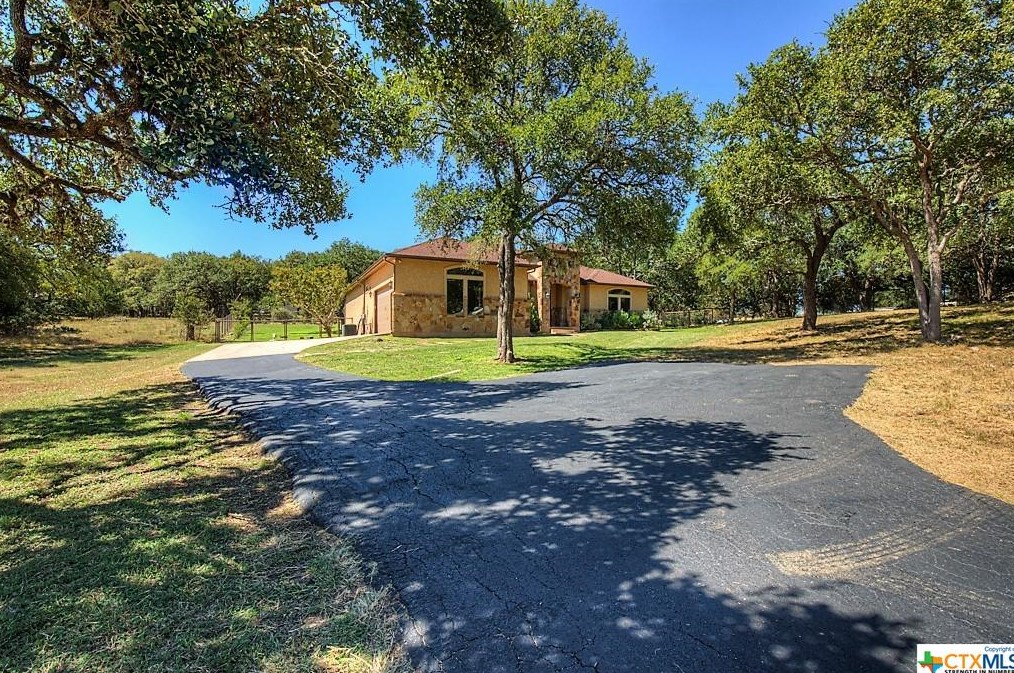 518 Cambridge Dr, New Braunfels, TX 78132-5237