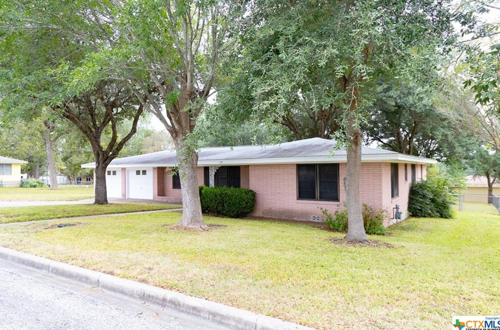 109 Avenue, Dreyer, TX 77984-5712