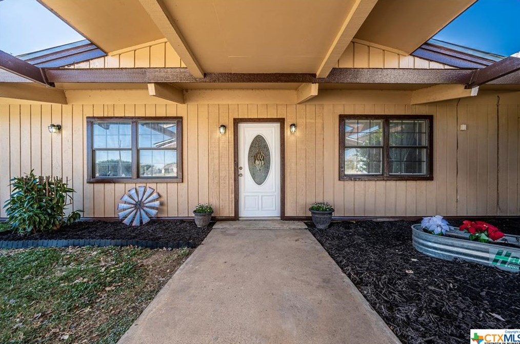 203 Lakewood Dr, Gatesville, TX 76528-2851