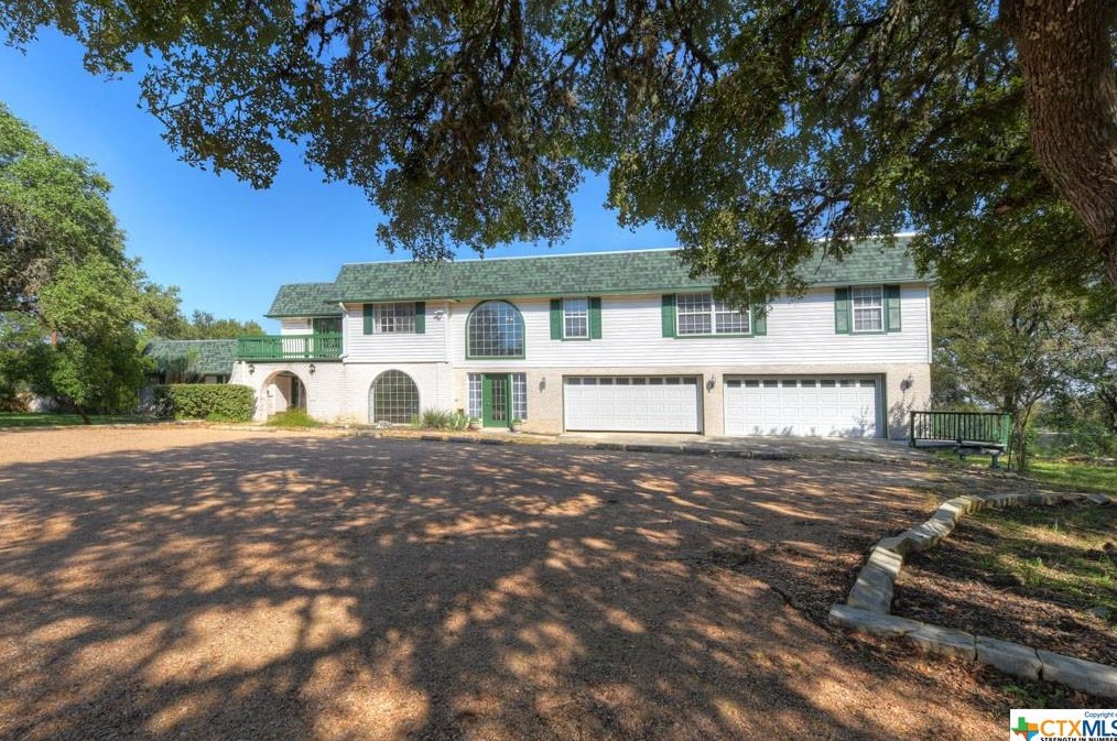 124 Oak Ridge Dr, New Braunfels, TX 78132-3004