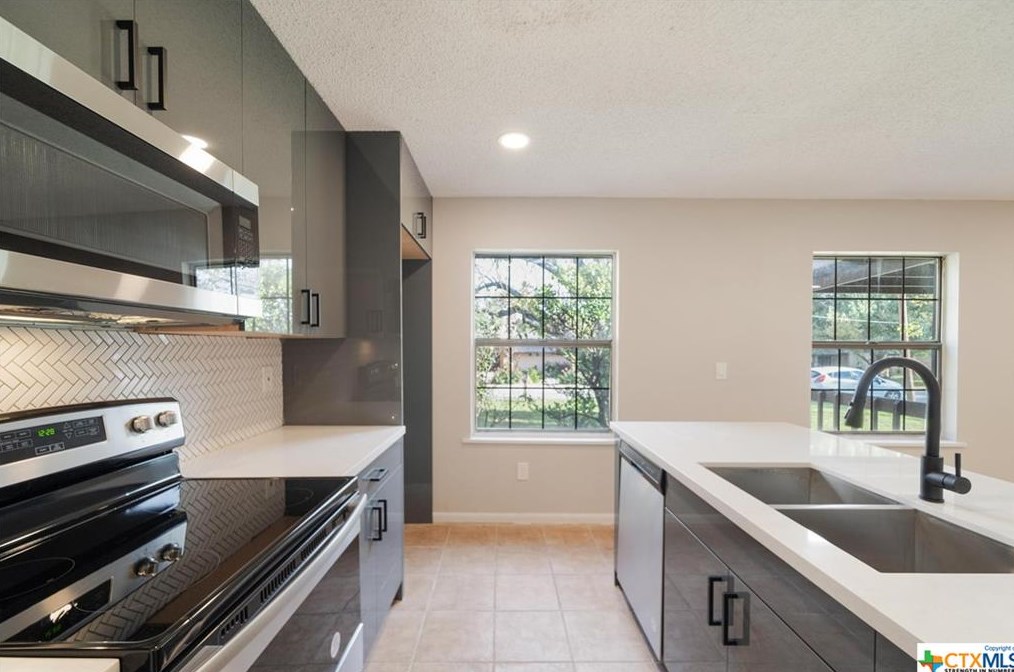 1102 Lake Shore Dr, Cypress Mill, TX 78654