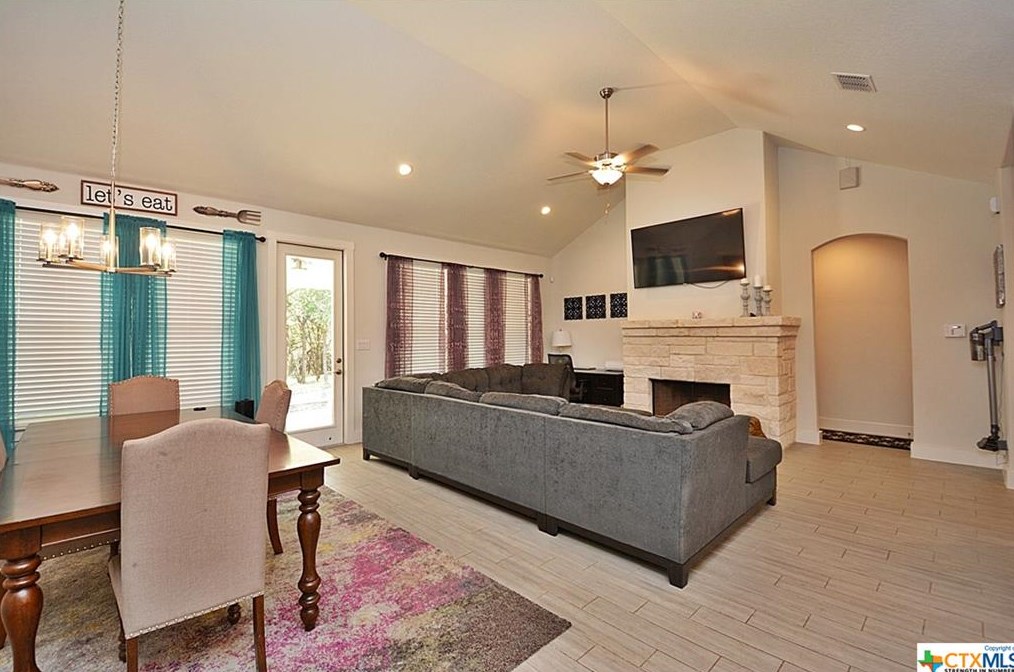 1411 Rocky Rdg Loop, New Braunfels TX exterior