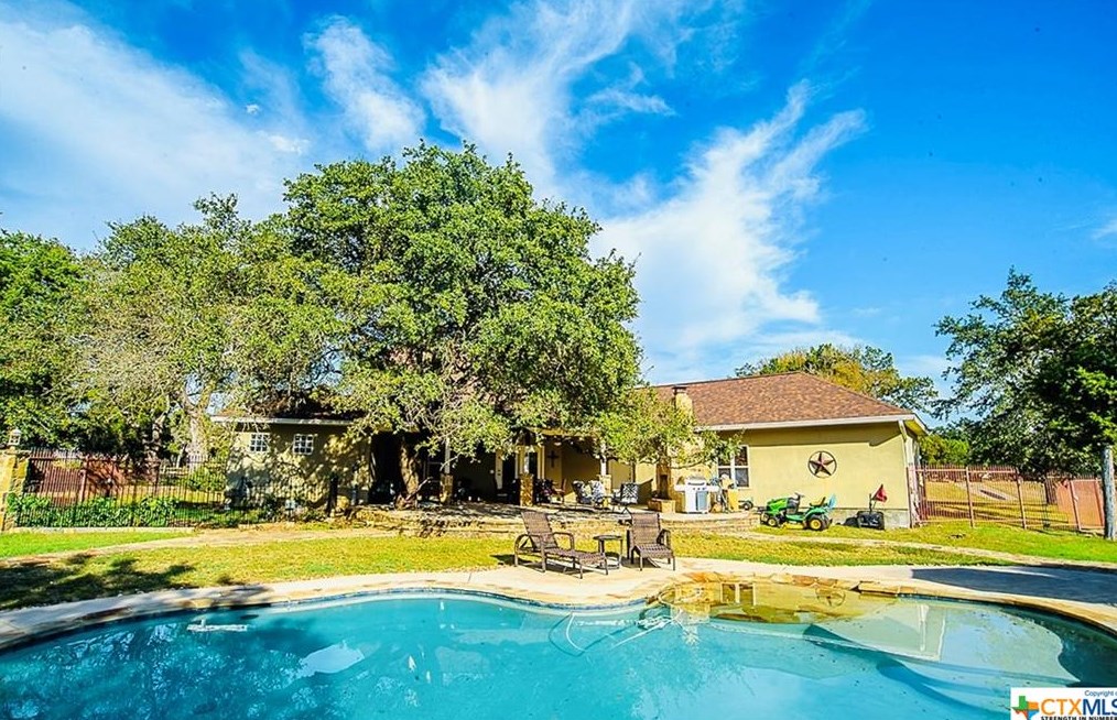 10110 Kopplin Rd, New Braunfels, TX 78132-4664