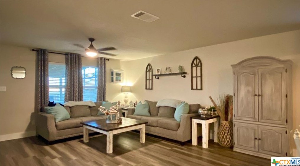 330 Kowald Ln, New Braunfels TX 78130-2516 exterior