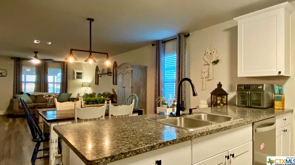 330 Kowald Ln, New Braunfels TX 78130-2516 exterior