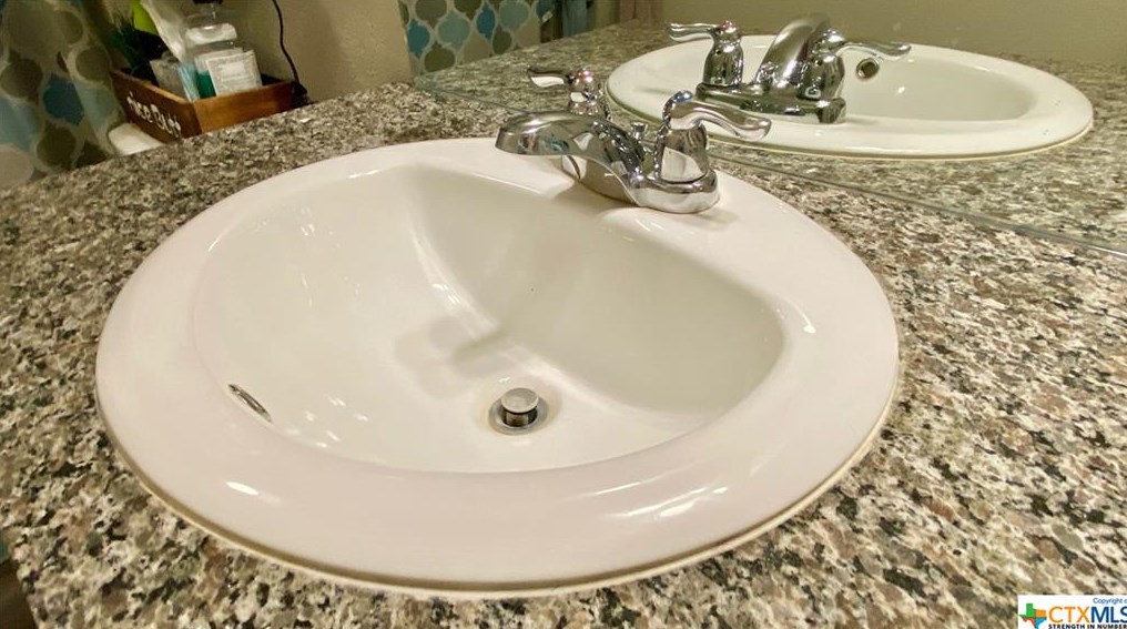 330 Kowald Ln, New Braunfels TX 78130-2516 exterior