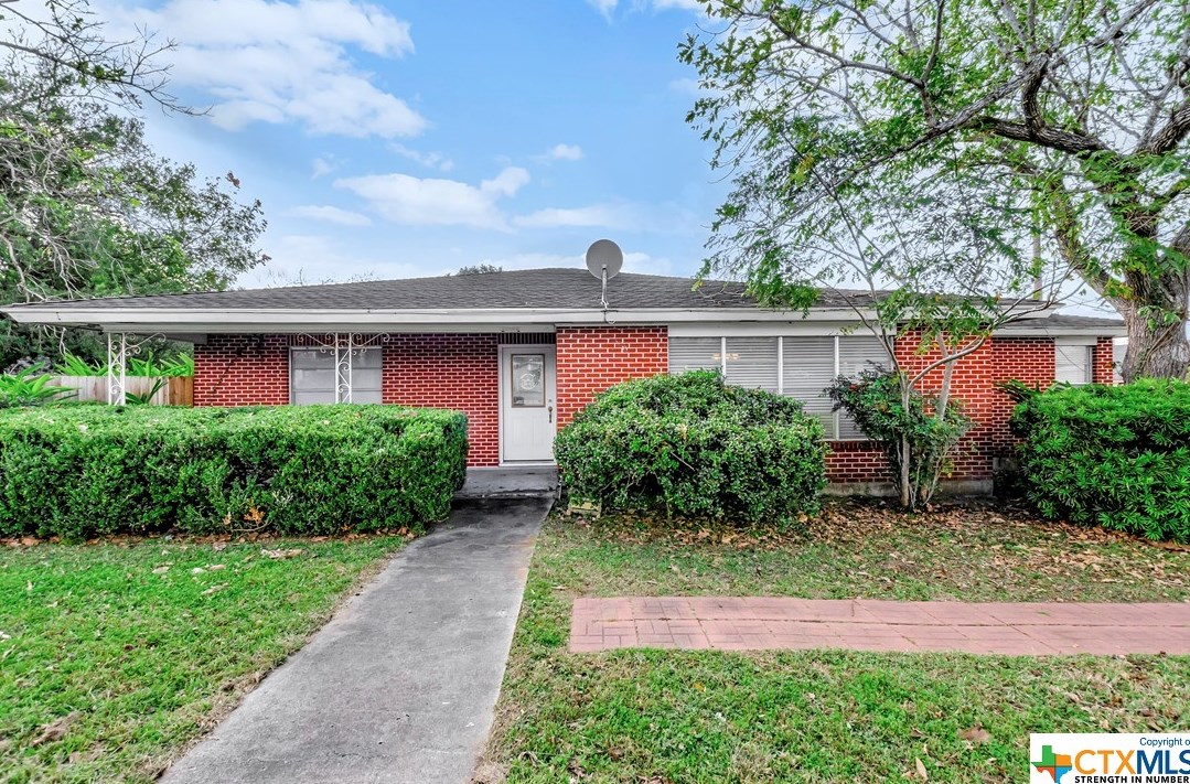 349 W Pearl St, Goliad, TX 77963