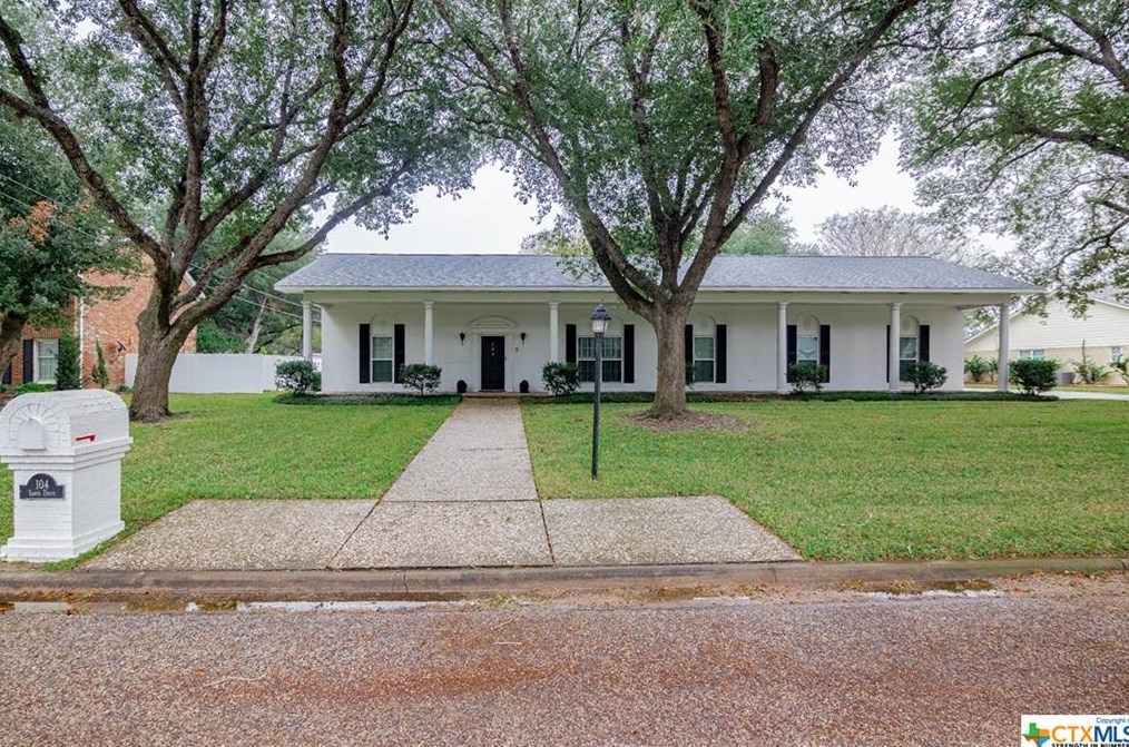 104 Tampa Dr, Victoria, TX 77904-1655
