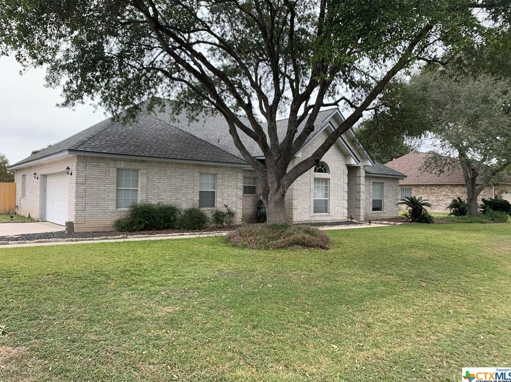 380 Las Brisas Blvd, Seguin, TX 78155