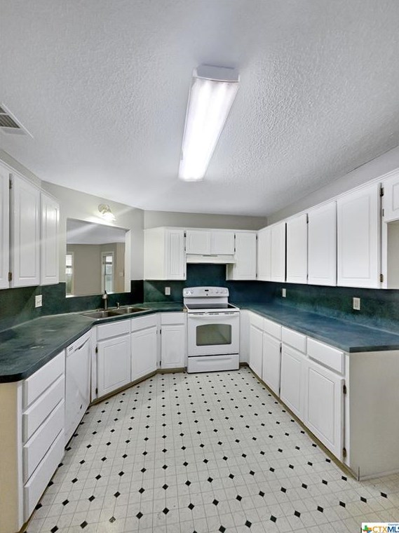 4100 Beach Ball Dr, Killeen, TX 76549-4323