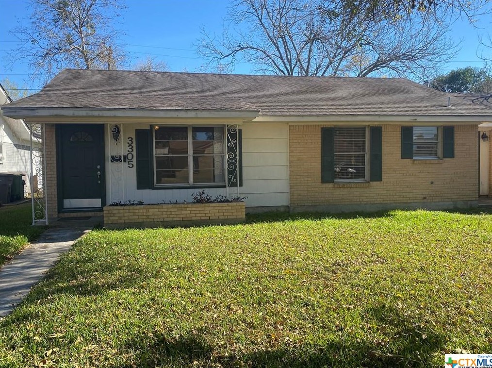 3305 E Mistletoe Ave, Victoria, TX 77901