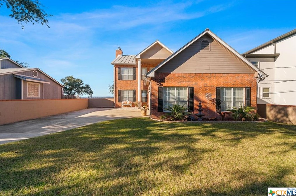 1870 Stagecoach Dr, New Braunfels, TX 78133-4056