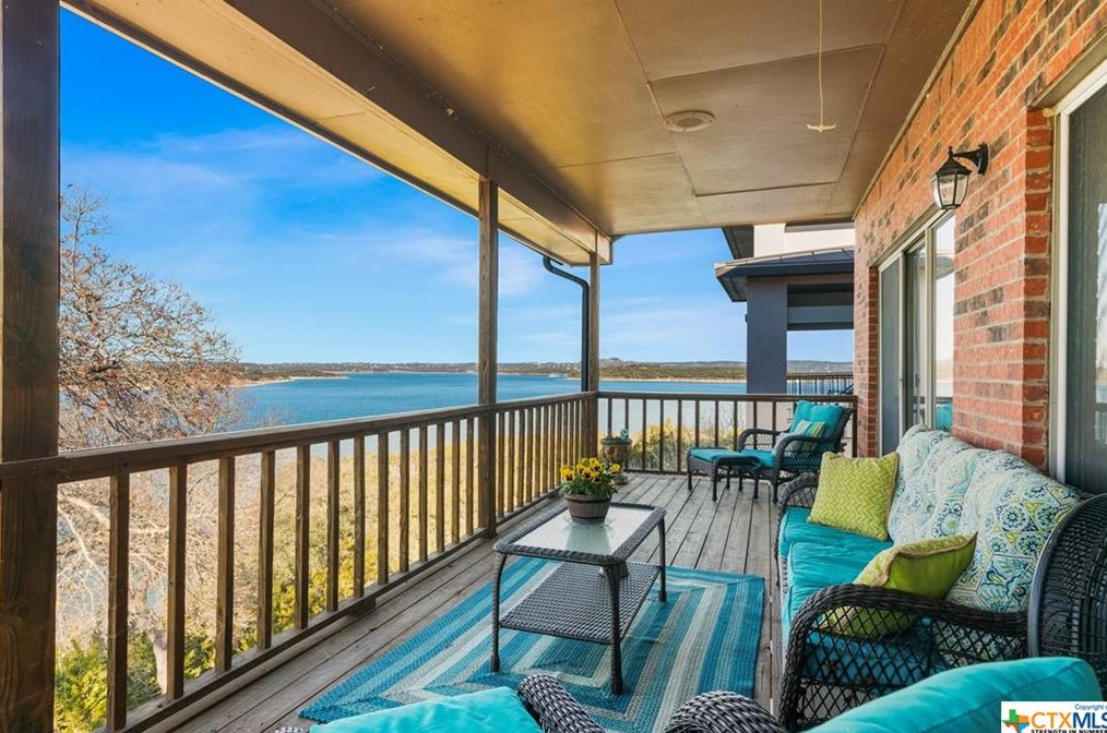 1870 Stagecoach Dr, New Braunfels TX 78133-4059 exterior