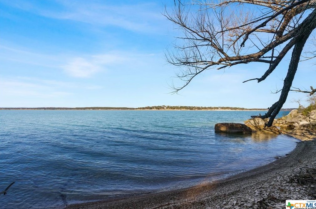 1870 Stagecoach Dr, New Braunfels TX 78133-4059 exterior