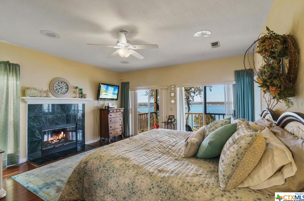 1870 Stagecoach Dr, New Braunfels TX 78133-4059 exterior